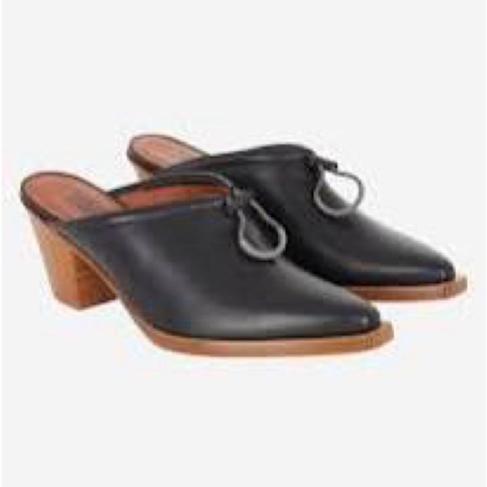 MICHEL VIVIEN x MAISON KITSUNÉ] Size 40
Edgy punk romantic